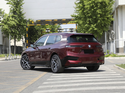 BMW iX Фото №6